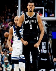 KOK体育官方网站-27分17板5助3帽！文班亚马刷爆NBA纪录，马刺造29分惨案